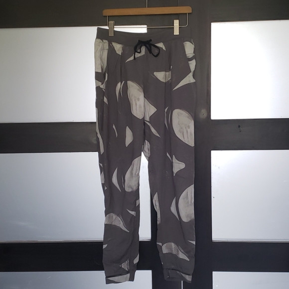 lululemon athletica Pants - Lululemon pants silk size 4